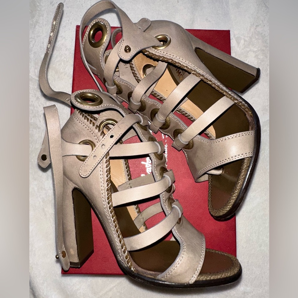 Salvatore Ferragamo Sandals 8M